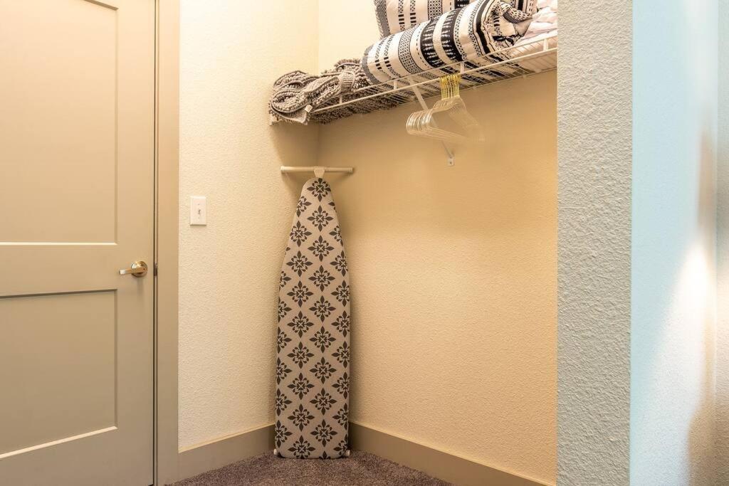 Beautiful Riverwalk Apt With Full Amenities, King Bed & Free Parking San Antonio Eksteriør bilde