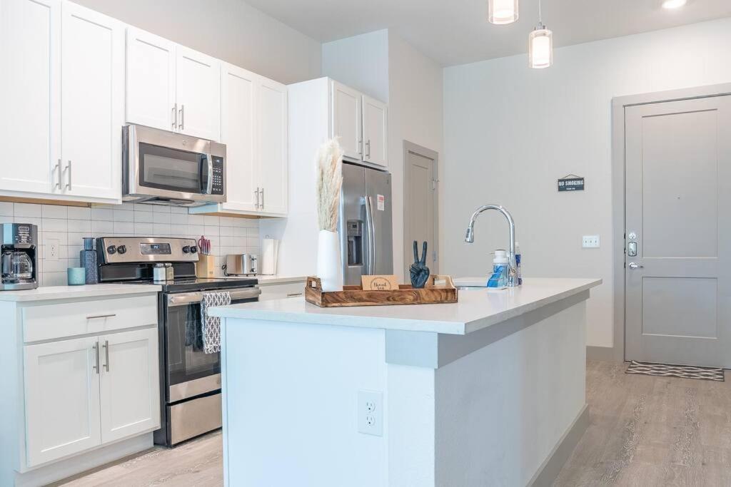 Beautiful Riverwalk Apt With Full Amenities, King Bed & Free Parking San Antonio Eksteriør bilde