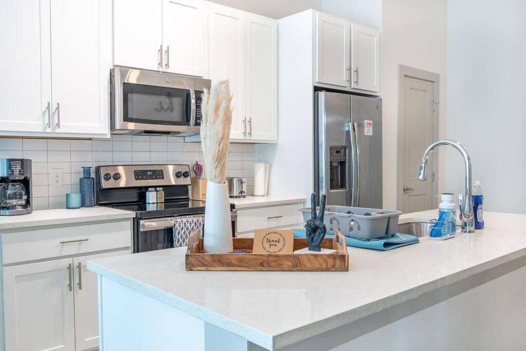 Beautiful Riverwalk Apt With Full Amenities, King Bed & Free Parking San Antonio Eksteriør bilde