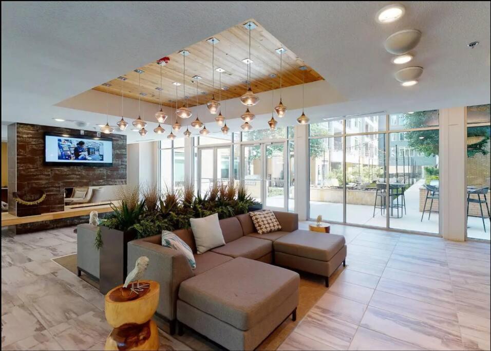 Beautiful Riverwalk Apt With Full Amenities, King Bed & Free Parking San Antonio Eksteriør bilde