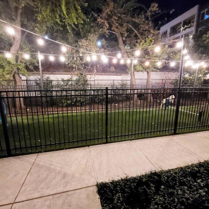 Beautiful Riverwalk Apt With Full Amenities, King Bed & Free Parking San Antonio Eksteriør bilde