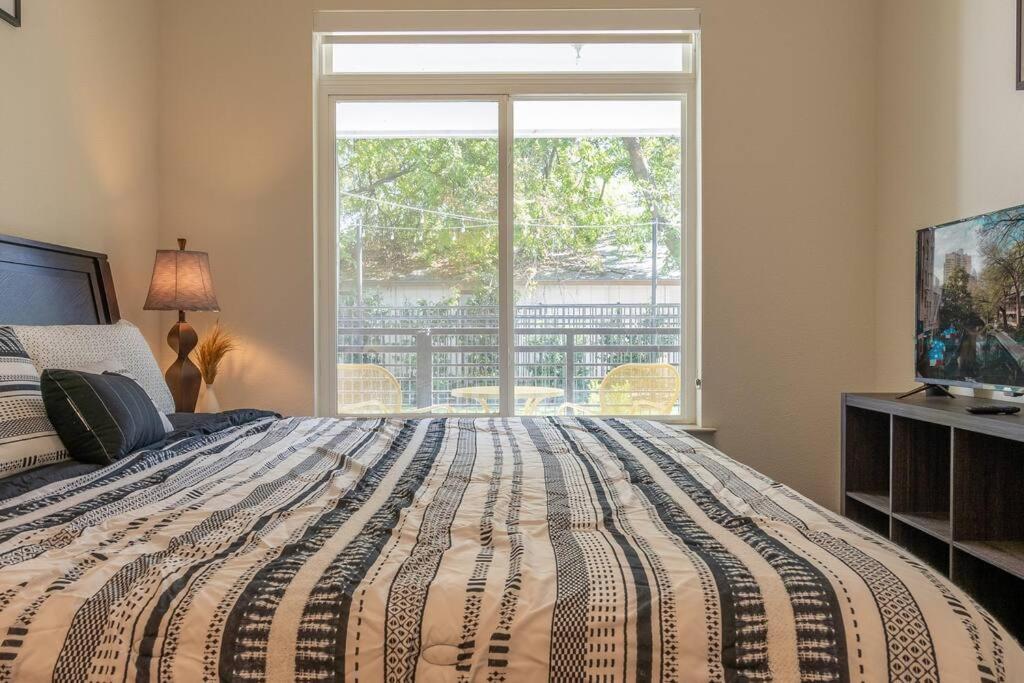 Beautiful Riverwalk Apt With Full Amenities, King Bed & Free Parking San Antonio Eksteriør bilde