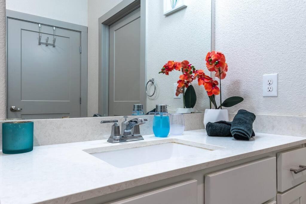 Beautiful Riverwalk Apt With Full Amenities, King Bed & Free Parking San Antonio Eksteriør bilde