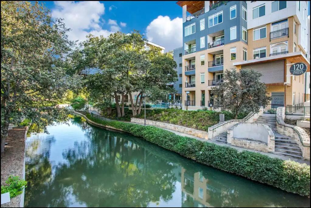 Beautiful Riverwalk Apt With Full Amenities, King Bed & Free Parking San Antonio Eksteriør bilde